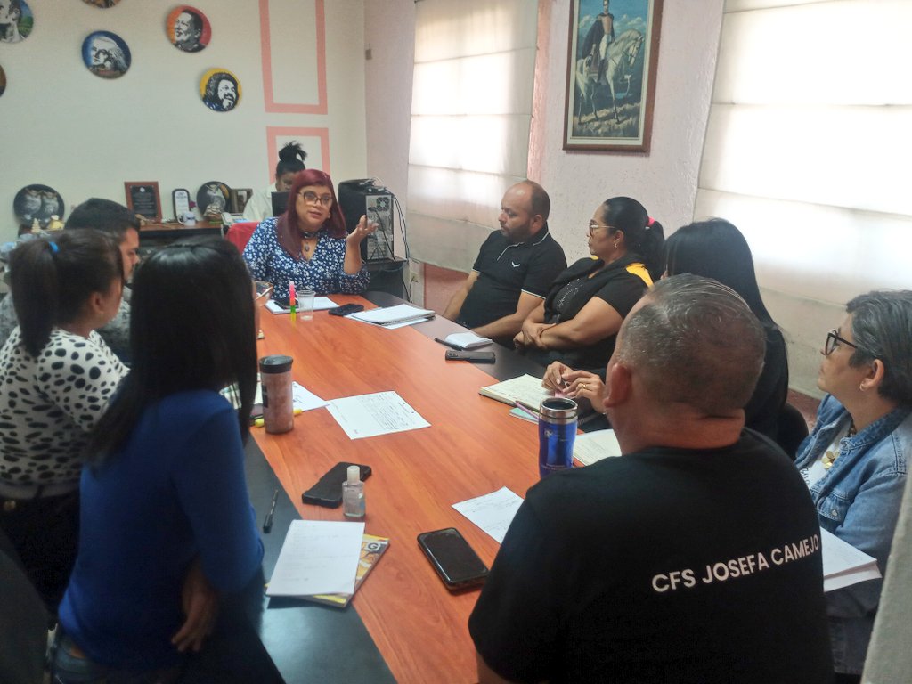 INCESFALCON1's tweet photo. #EnDesarrollo || En la Gerencia Regional del Inces en #Falcón se desarrolla el 2do Consejo de Gestión Regional, presentando resultados y preparándonos para el 2do trimestre del año. Participan Jefes de CFS,  Divisiones, Planificación,  Currículo y Didáctica.

#AprendeLaTécnica https://t.co/QmbXNdlG6D