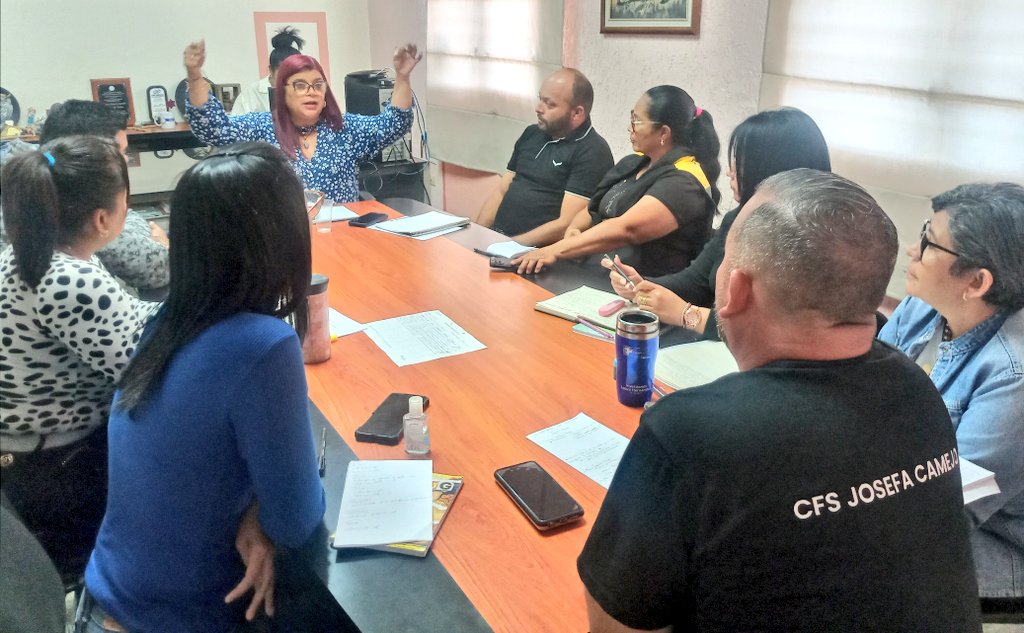 INCESFALCON1's tweet photo. #EnDesarrollo || En la Gerencia Regional del Inces en #Falcón se desarrolla el 2do Consejo de Gestión Regional, presentando resultados y preparándonos para el 2do trimestre del año. Participan Jefes de CFS,  Divisiones, Planificación,  Currículo y Didáctica.

#AprendeLaTécnica https://t.co/QmbXNdlG6D
