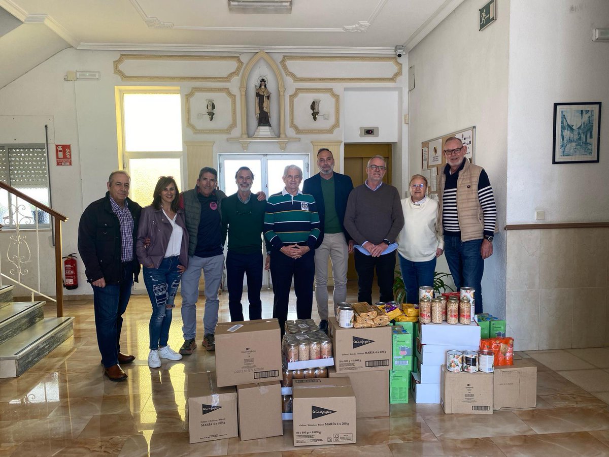 Hospitalidadst's tweet photo. La Archicofradia de Nuestra Señora del Carmen de Cartagena nos ha donado en su visita alimentos para nuestro comedor social.
Muy agradecidos por vuestra generosidad.
#solidaridad #ComedorSocial #HospitalidadSantaTeresa #ArchicofradiaVirgendelCarmenCartagena https://t.co/FKIyJGW4wp