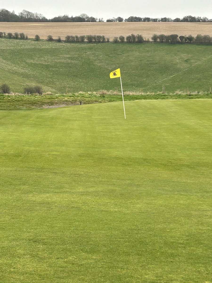 Mark572509852's tweet photo. It’s starting to look a lot like spring! Two days of getting a mow on everything, followed by some 4-0-7 on the greens before the rain. #greenkeeping #drycourse https://t.co/WKgg5B2OP6
