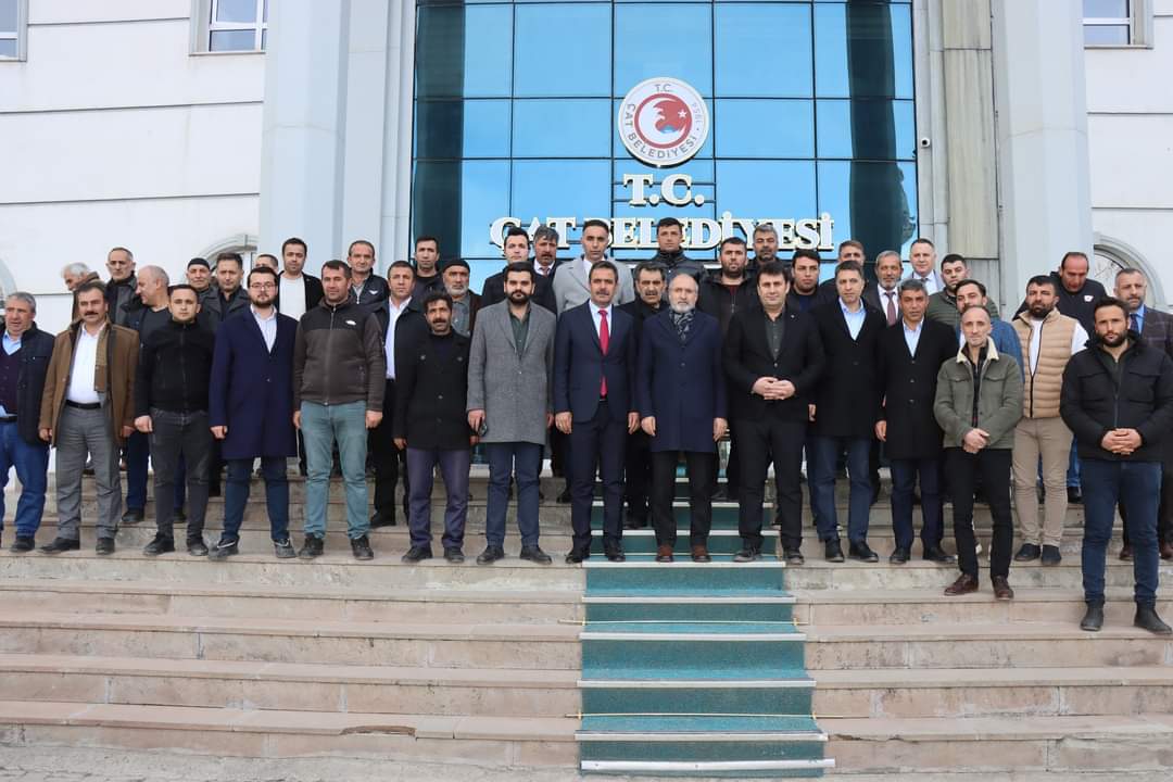 akmelikyasar's tweet photo. AK Parti Genel Başkan Vekili Yardımcısı Sn. Dr. @Cengizyavili ve kıymetli misafirlerimizi belediyemizde konuk ettik.

İlçemize değer katacak, hem de ekonomisini geliştirecek tüm çalışmalarımız ve devam eden yatırımlarımız hakkında değerli misafirlerimize bilgi verdik. https://t.co/hh9nqItMq6
