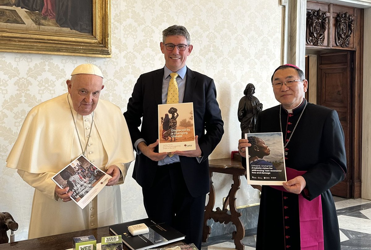 Pope Francis @pontifex was very pleased today to hear about @IamCaritas’ work to promote #WomensLeadership, #IntegralEcology, #ClimateJustice inc non-economic #LossAndDammage #NELD, & raise awareness of climate-induced #migration. His parting words: “Adelante!!” #CaritasForWomen