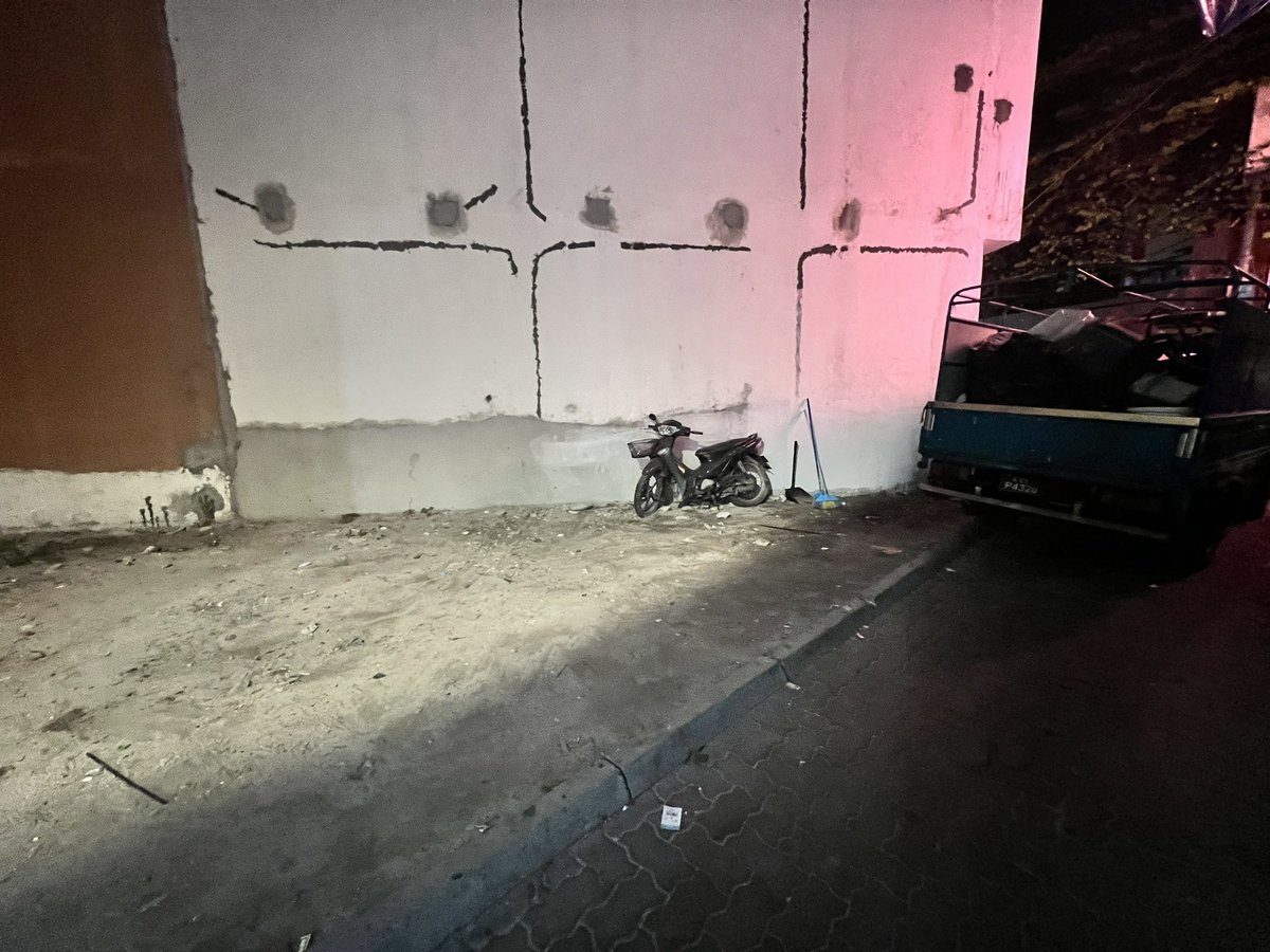 H_Shiyam's tweet photo. Thanks you for actions !! @MaleCitymv @WAMCOmv @HPA_MV @EPAMaldives  kindly fine and if nesseaary jail any one Cought dumping garbage like this!! Firmly behind such action!! Public safety is not optional!! https://t.co/BHvcetQAQ6