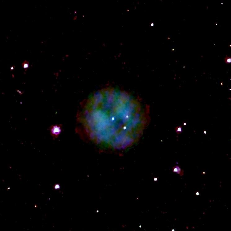 M97 ofwel de Uilnevel in Grote Beer.  In het centrum nog de restanten van wat eens een ster was met de massa van onze zon en nu een witte dwerg. Zo zal het onze zon vergaan.Van onze eVscope astrofotograaf Aad Verveen.