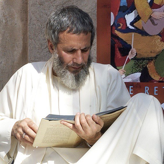 YusufCatStevens's tweet photo. My first surprise when reading the Qur'an for the first time, was to find out that Muslims believed in God! Call me ignorant, but that was the first big lesson and quite the opposite of what I expected. I had some kind of idea that, maybe like Christianity, they worshipped Muhammad or perhaps mountains, moons or astral bodies; never in my wildest imaginary excursions did I ever suspect that I would find the name of God in the Qur’an. I had heard the name ‘Allah’ being pronounced and referred to as some kind of Arab deity, never having been told that it was the same original Semitic name for God as found and printed in every Arabic Bible.

#Ramadan #Islam #Allah #Peace