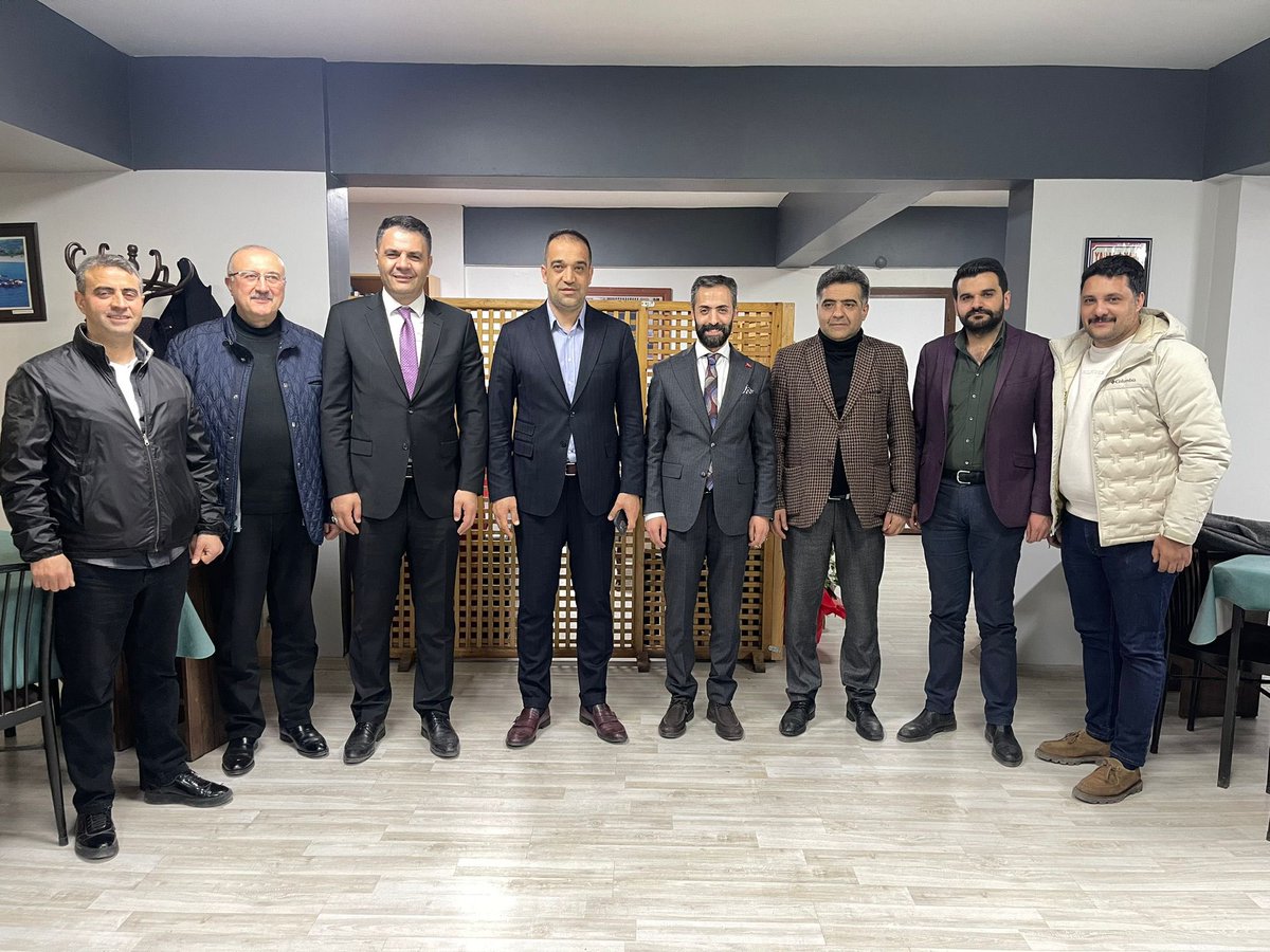 ademyurdagul's tweet photo. İl yöneticilerimiz, Yakutiye ve Çat ilçe başkanlarımız ile birlikte Erzurum Gazeteciler Cemiyeti Başkanlığına seçilen, değerli kardeşim Mehmet Musa ÇAKIR’ı ziyaret ederek hayırlı olsun dileklerimizi ilettik. https://t.co/KclAzq5lHH