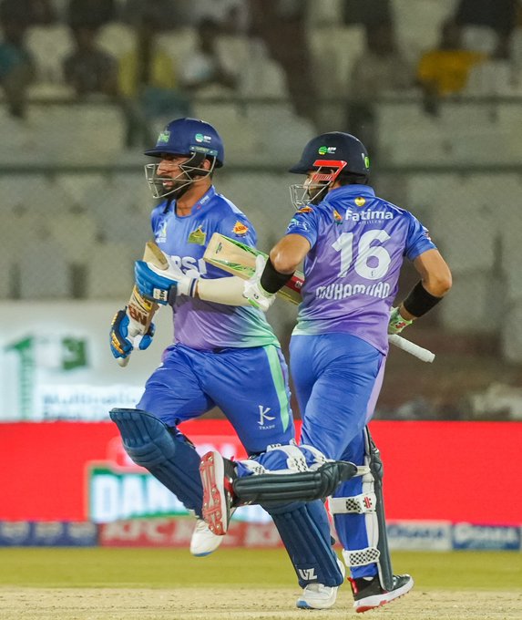  A steady start for Multan Sultans in the chase  📹 Credits: Twitter/thePSLt20