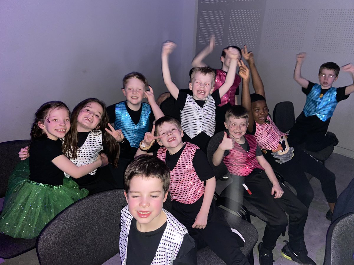 Year1MissL's tweet photo. ITS TIME 🥳🥳 @WigLeDance https://t.co/3Pk69DAOel