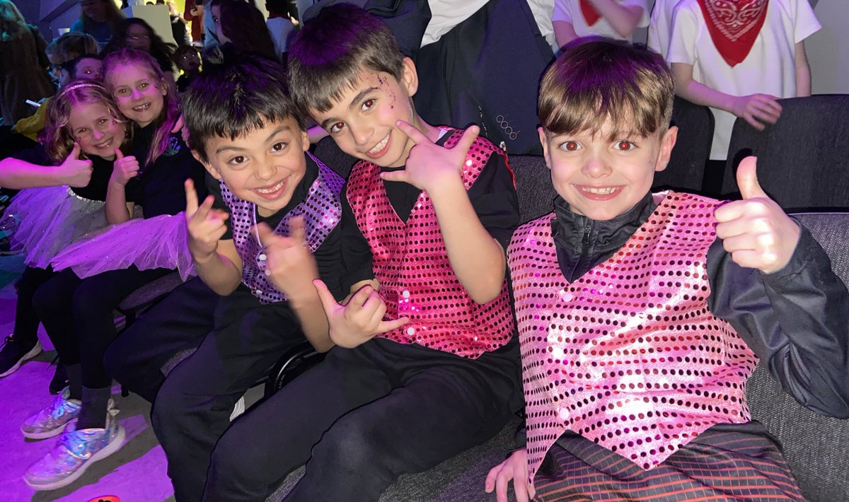 Year1MissL's tweet photo. ITS TIME 🥳🥳 @WigLeDance https://t.co/3Pk69DAOel