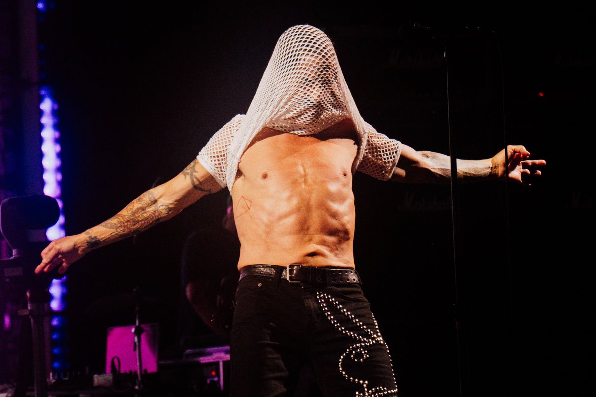 Which @chilipeppers song is the best live? Drop your (red) hot takes 🌶️