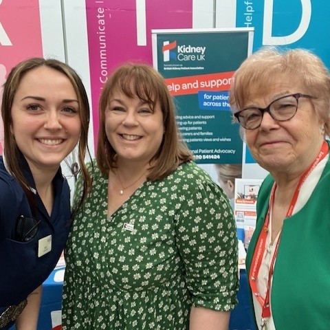 kidneycareuk's tweet photo. 💛 Today we have been at Norfolk &amp; Norwich Hospital @NNUH for #WorldKidneyDay! Photos include Sandy, Patient Support &amp; Advocacy Officer, Rachael, #KidneyPatient &amp; volunteer &amp; Rebecca Lorimer, #RenalSpecialist Nurse

🕯️ Remember &amp; #ShineALight at 7pm today! #KidneysMatter #CKDLife https://t.co/9eL01crdBp