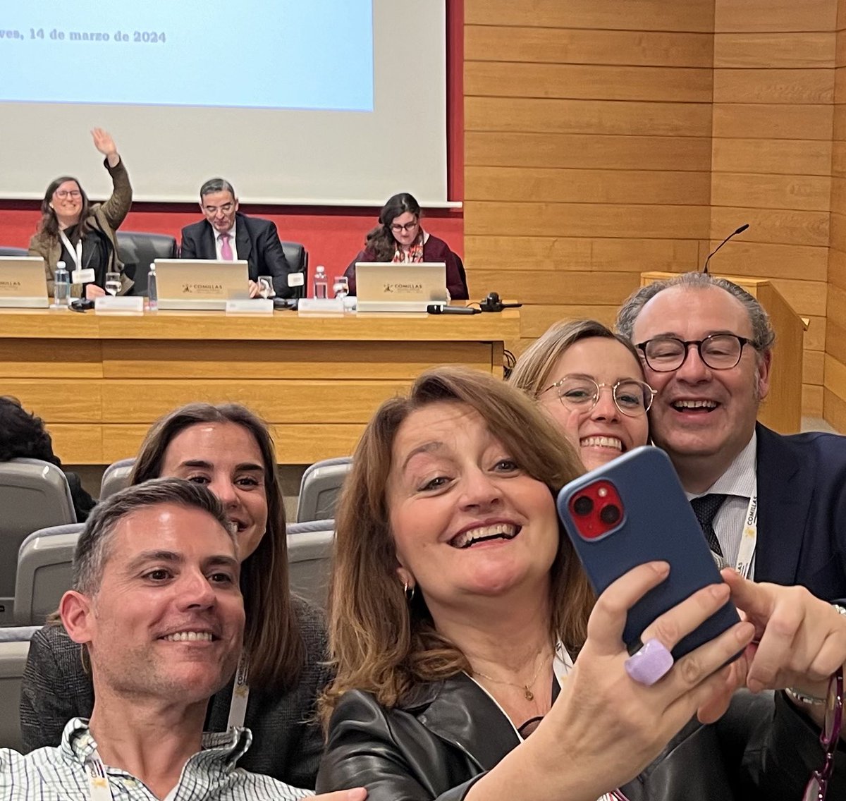 JjCastello's tweet photo. Apoyando a nuestra compi, Carmen Azcarraga, antes de su intervención en el VII Seminario  sobre temas de actualidad de #Dipr y titulado  “Un Derecho Internacional Privado centrado en los derechos de las personas” celebrado en @ICADE_Derecho 

@aepdiri @DretUV https://t.co/yqowIdILip