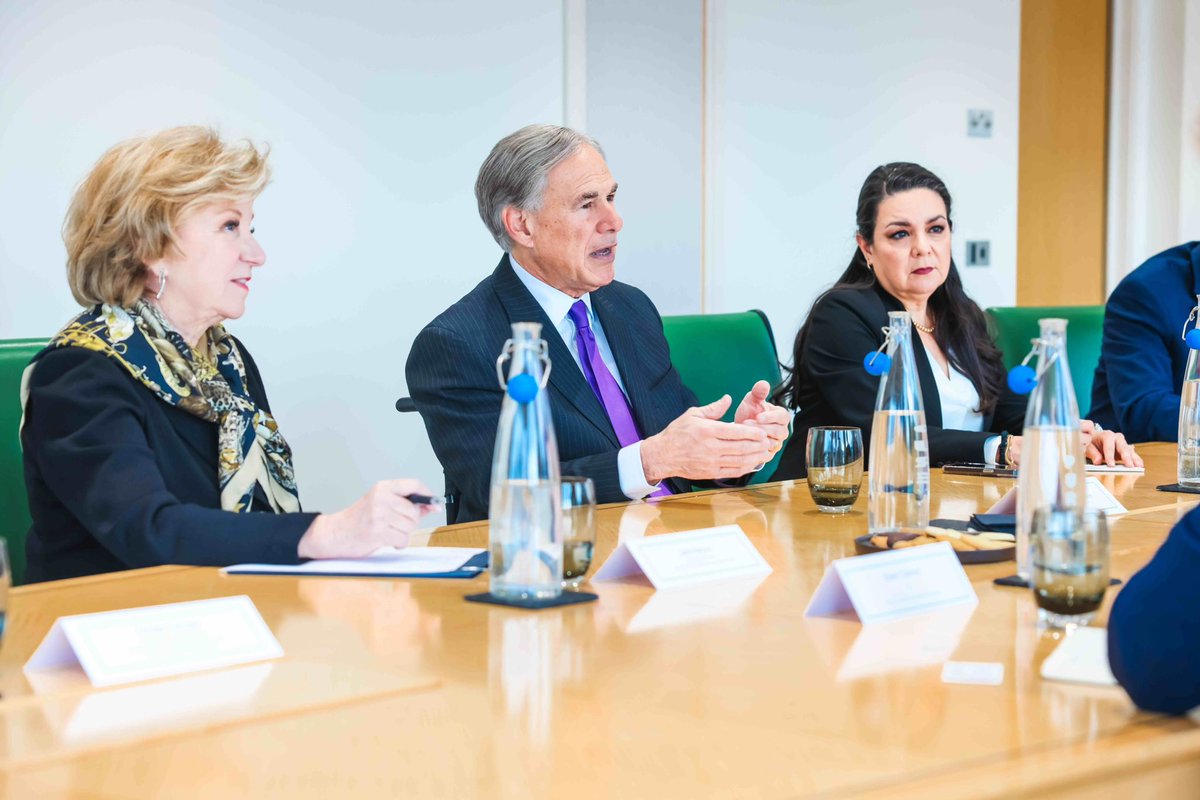 GregAbbott_TX's tweet photo. Texas powers the nation and the world. 

Great to meet with @bp_plc business executives to expand energy trade and job-creating business investments in Texas. https://t.co/P0t3I23wW6
