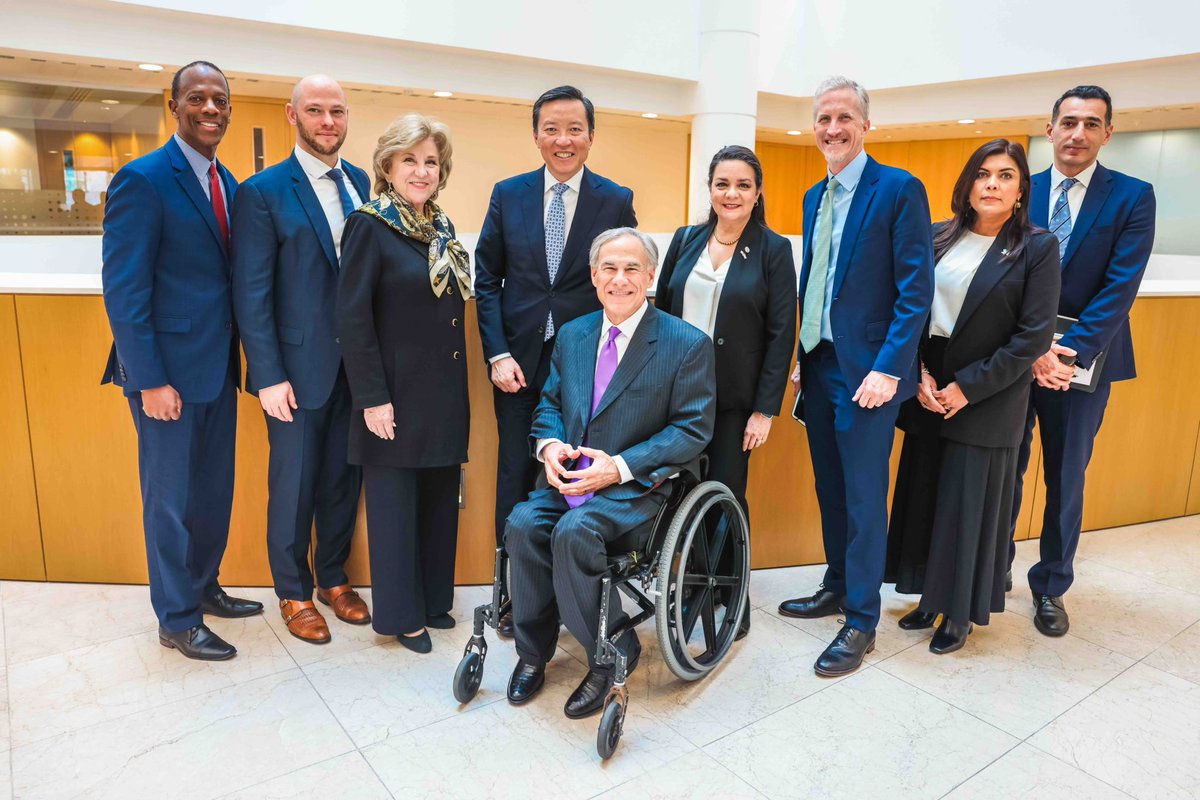 GregAbbott_TX's tweet photo. Texas powers the nation and the world. 

Great to meet with @bp_plc business executives to expand energy trade and job-creating business investments in Texas. https://t.co/P0t3I23wW6