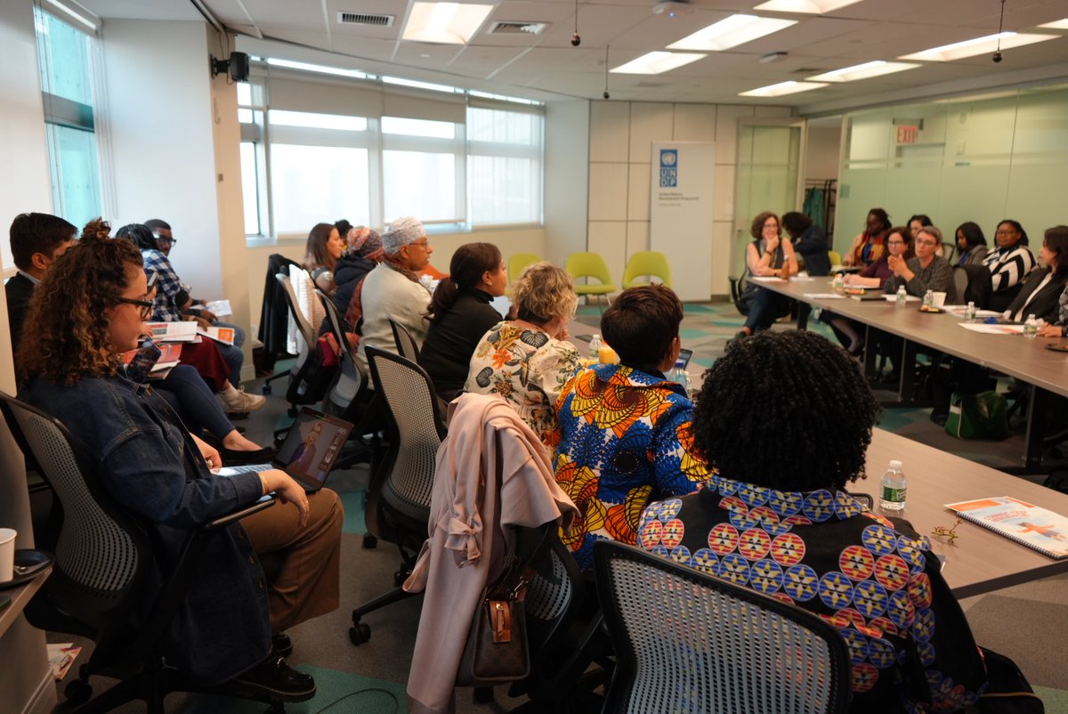 Launching right now! 'Connected Resilience: Gendered Experiences of Meaningful Connectivity through a Global Pandemic'! The digital divide persists, but there's hope in resilient communities and policy actions. Read full report: globaldigitalinclusion.org/2024/03/14/con… #DigitalInclusion