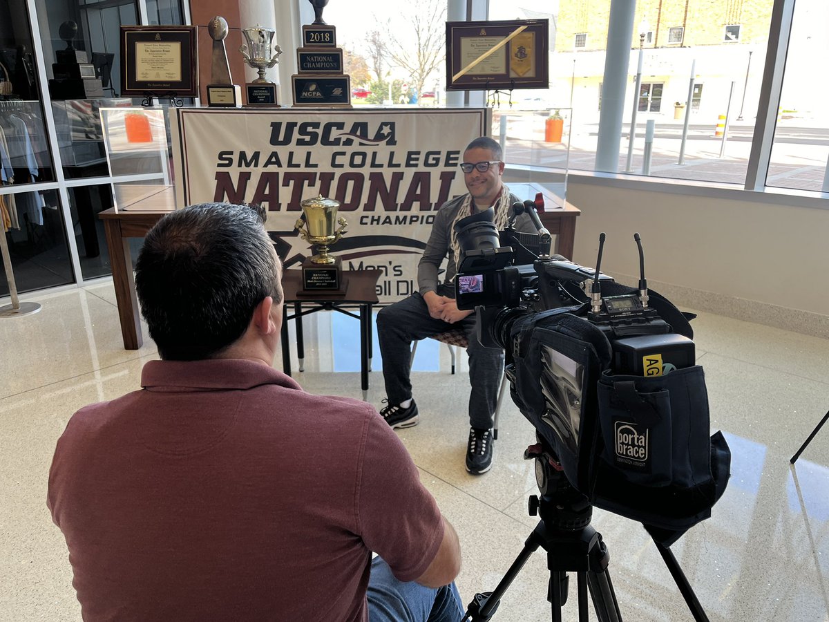 GoBuilderSports's tweet photo. Be sure to tune in to @WTKR3 tonight  at 5:30 and 11 to hear from the National Championship Builders!

#GoBuilders https://t.co/DHwLsG3Vgv