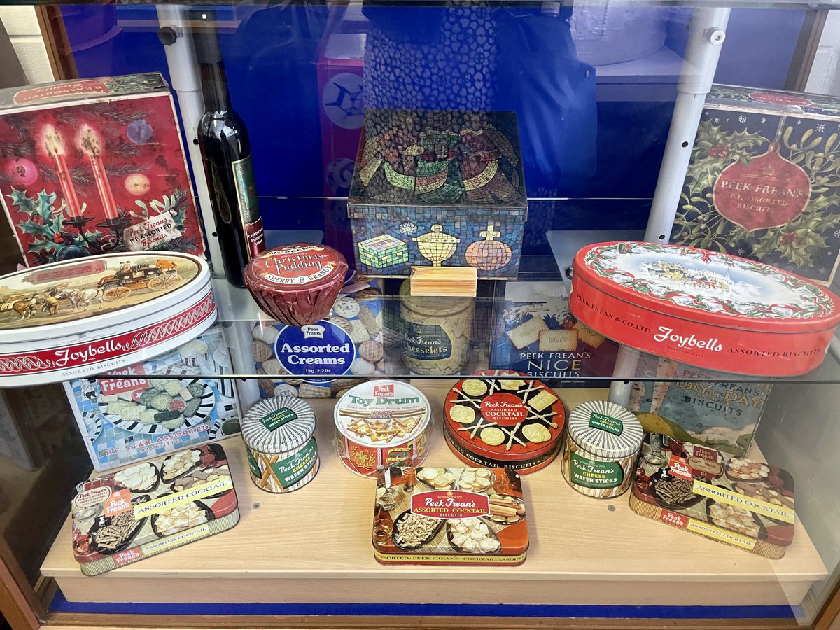 @MikeHollandarts @MuseumofBrands If you’d like to see even more #PeekFrean biscuit tins please pay us a visit! 😄