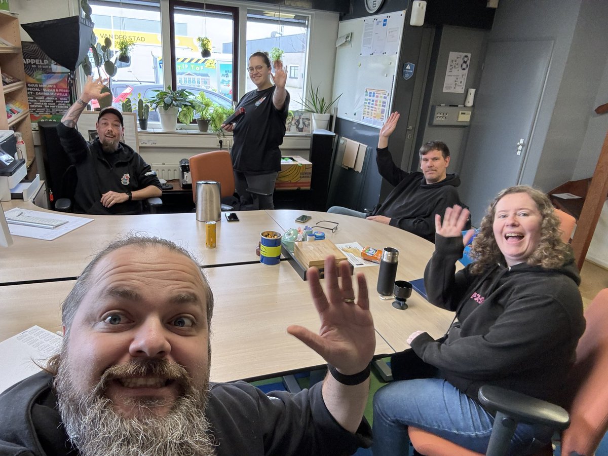 Met trots kunnen we ons jaarverslag 2023 presenteren. Een jaar dat bomvol zat met activiteiten en ontwikkelingen, want Tiel Tip Top is heel veel meer dan alleen een vrijwillige zwerfafvalclub. Bekijk hen hier: tieltiptop.nl/wp-content/upl… 😎 

Veel leesplezier en hopelijk tot snel 👍🏻