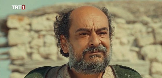 Güzel görmeyi bilirsen herşey güzelleşmez mi? Dünyα bir pencere, yα o pencerenin αrkαsınα hαyαller sığdırαcαksın ,yα dα kendi gerçekliğine rαzı olαcαksın…!