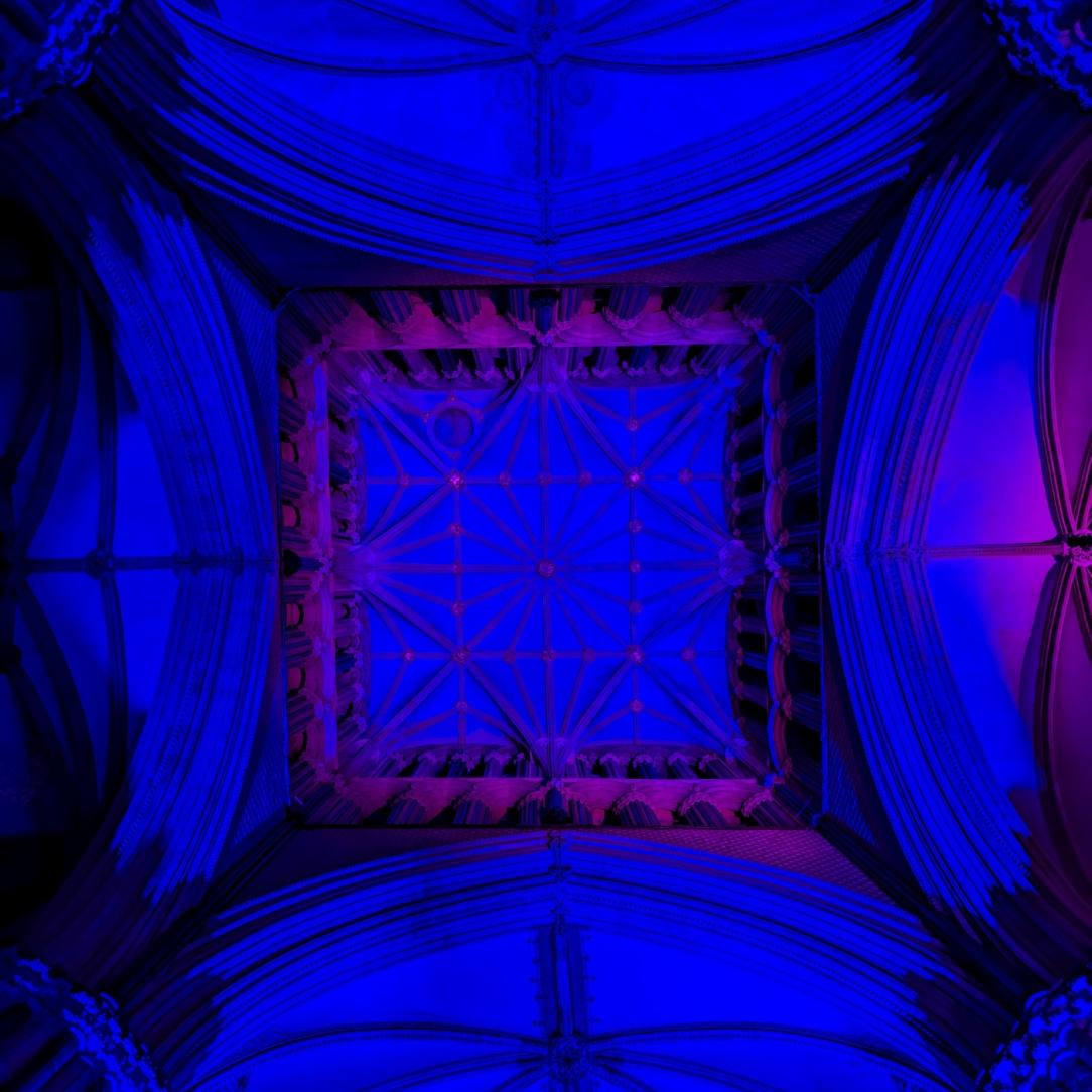 Lincoln Cathedral Illuminated by the stunningly beautiful lights of Science by Luxamuralis @LincsCathedral @visitlincoln #sciencebyluxmuralis #luxmuralis #lincolncathedral #Lincoln #Lincolnshire #lightshow #Illuminations #visitlincoln #visitlincolnshire