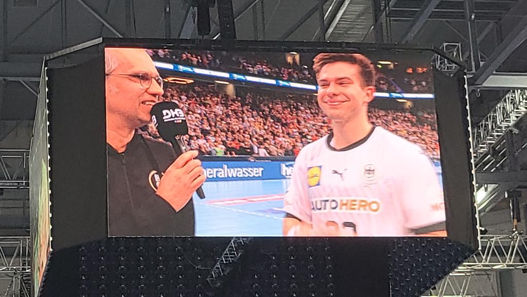 JN_0815's tweet photo. Guckt euch diesen stolzen jungen Mann an. 🫶🏻🥹 Renars Uscins!
#GERALG #roadtoparis #handball https://t.co/n8ieiG8S12