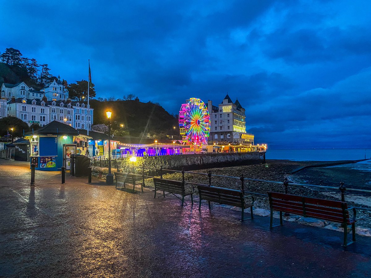 It’s an ‘illuminated’ Thursday night in Llandudno!