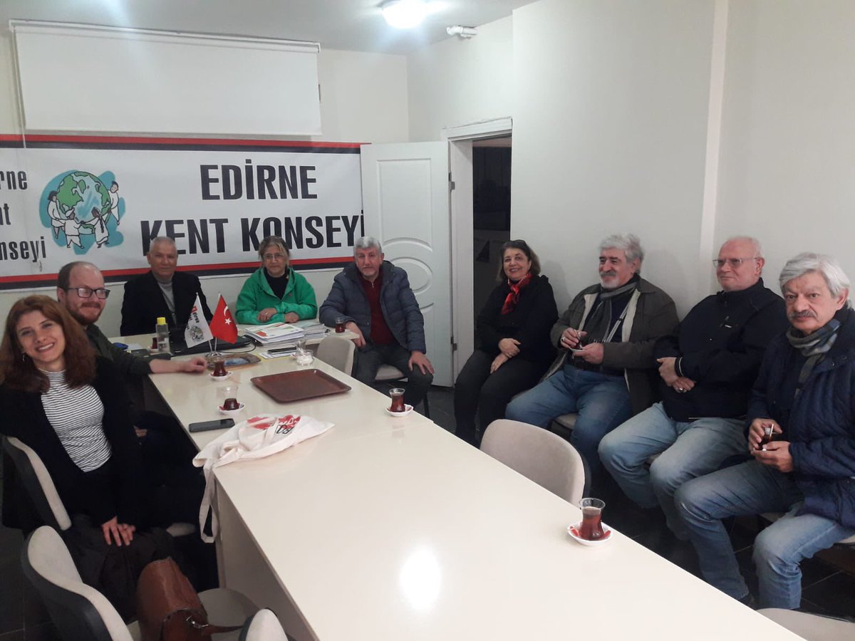 Edirne_Tkp's tweet photo. Bugün Belediye başkan adayımız Emre Gebeş ile Disk/ Emekli-Sen Edirne şubesi yönetimi ve üyeleriyle toplantı gerçekleştirdik. Emeklilerin dertlerine yönelik Komünist belediyeciliğin sunduğu çözümleri anlattık. Kendilerine bizleri ağırladıkları için teşekkür ediyoruz. https://t.co/s4PEWJycRS