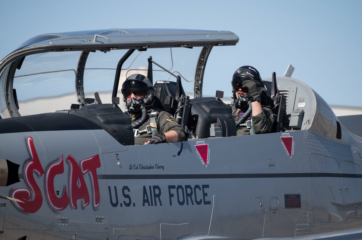 Our very own Team XL instructor pilots flew in two T-1A Jayhawks, T-6A Texan IIs, and T-38C Talons in a rare dissimilar formation to kick off the Fiesta of Flight airshow this past weekend!

Check out our website to see how it went: laughlin.af.mil/.../laughlins-…