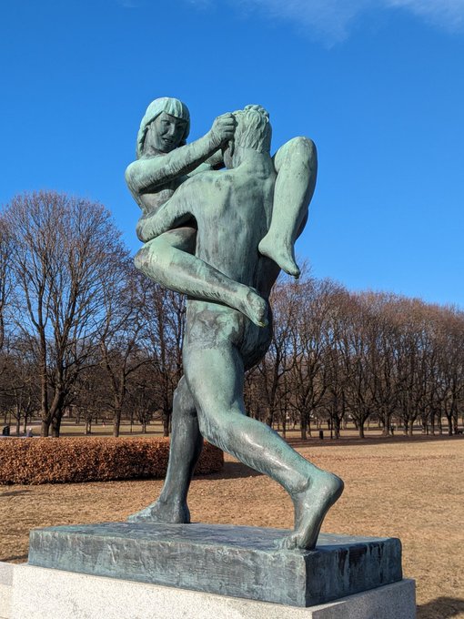 Happy Tourist Day from Vigeland Park!  Still studying my wrestling though. https://t.co/RREUA7WP9l<a href="/tag/femalewrestling"class="tags"><span>#femalewrestling</span></a>