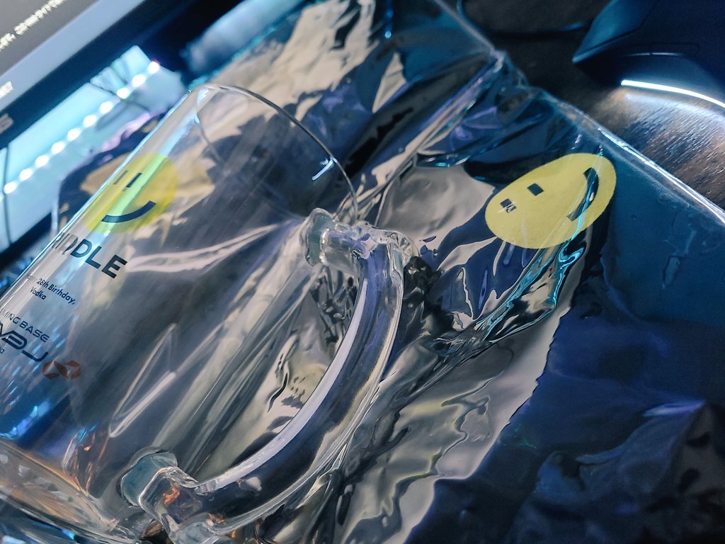 sakaemate's tweet photo. 念願果たしてついに購入  

モデルもめっちゃ迷ったけど、世界決めてくれたの嬉しすぎて君に決めた@RIDDLEORDER
まじで世界大会ファイトや 

DTMも動画編集もデザインもこれで最強になります(´･_･💪

Thx 
#RIDWIN 
#RIDDLEORDER
#levelInfinity
#ツ https://t.co/kKhRsXb2t5