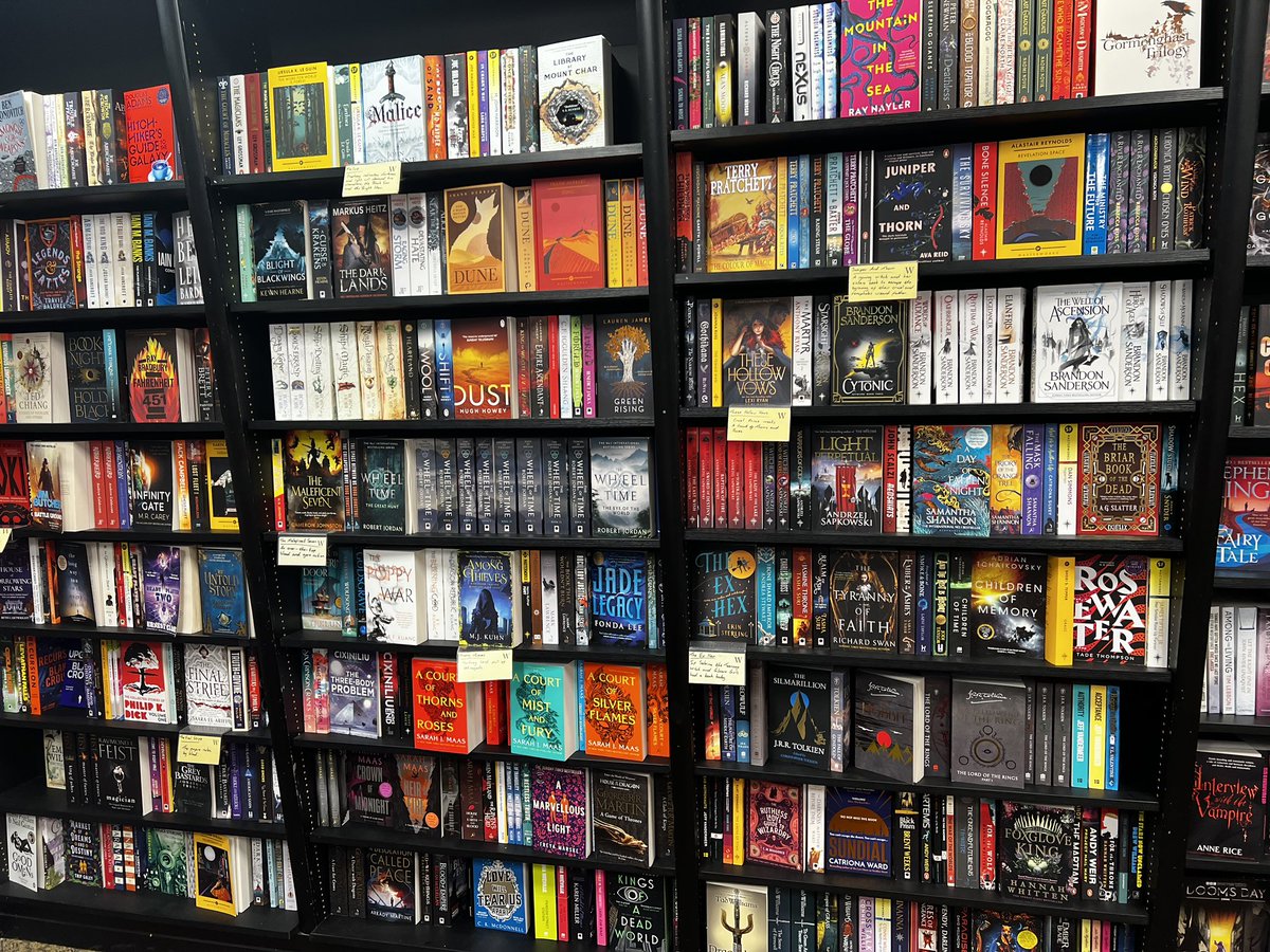 It’s my birthday today, and so far it’s filled with some of my favourite things- book shopping and homemade cake 🎉❤️❤️