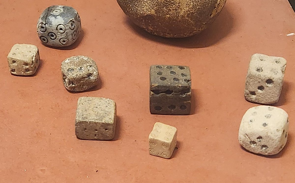 It was an honor and a pleasure to give a talk at the College de France this week, and meet colleagues in Paris.  As an added bonus, I stumbled onto these ancient dice (Egyptian) in the Louvre... youtube.com/watch?v=2FI34B…