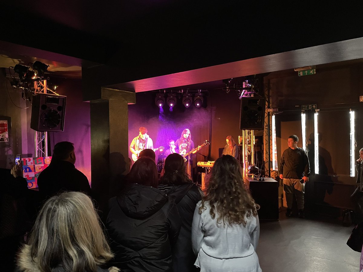 thsportsmouth's tweet photo. Words can’t express how proud I am of our students and staff who put on a brilliant live music event this afternoon   @WedgewoodRooms . Thank you to everyone who came to support these superstars! Brilliant  #growlearnachieve #highquality #musiceducation #thisisap https://t.co/nzNnOb7bpI