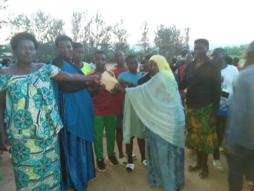 Ku wa 13/3/2023 @Nashosector twizihije umunsi Mpuzamahanga w'umugore waranzwe n'imikino y'umupira w'amaguru; Ubuhamya bw'abagore biteje imbere ndetse no Kuremera ibintu n'amatungo bifite agaciro gasaga Miliyoni ebyiri.
Insanganyamatsiko yari: Imyaka 30; Umugore mu Iterambere.