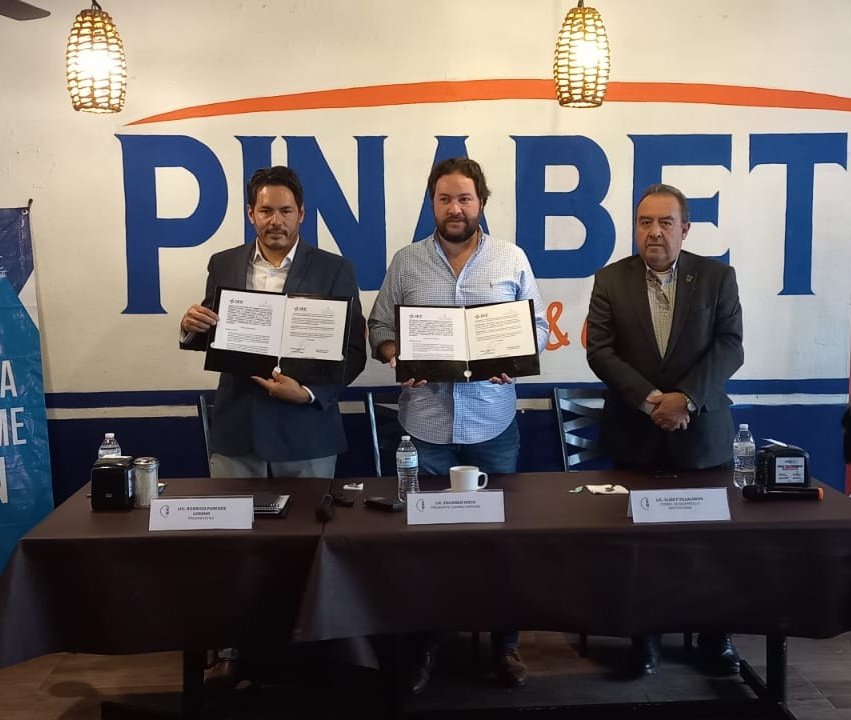 <a href="/RodrigoGParedes/">Rodrigo Paredes</a>, Consejero Presidente del IEC, y Eduardo Nieto Mendoza, Presidente de la <a href="/caniractorreon/">Canirac Torreón</a>, firman convenio de colaboración para la promoción del voto y la participación ciudadana en la Jornada Electoral del próximo 2 de junio.