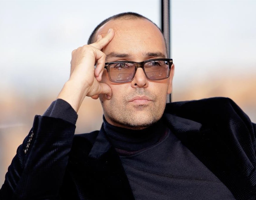 anluma99's tweet image. El periodismo en televisión está pasando por su peor momento. Algunos periodistas tratan a su audiencia como seguidores de una secta religiosa. Un ejemplo de esto último es Risto Meijide que-  haciendo un escandaloso ejercicio de Mundo Al Revés- no tiene ningún reparo en afirmar…