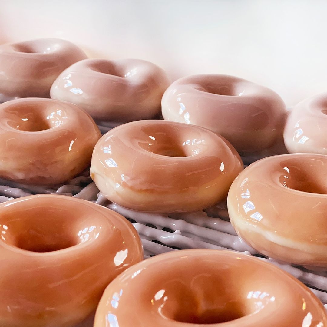 Good news for local businesses: @krispykreme is running a 20% local businesses discount in store until Monday 1st April!* 🍩 The perfect treat for you and your work colleagues this Easter. 🐣 *T&Cs apply, see in store for details.