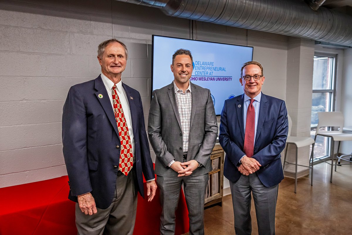 Serious business 🤝 Today, Ohio Wesleyan President @mattvandenberg, @Delaware_Ohio Manager Tom Homan & @DelawareCoOhio Commissioner Gary Merrell signed an agreement to keep The Delaware Entrepreneurial Center at OWU running strong! (📸: James DeCamp) ➡️ bit.ly/OWUSeriousBusi…