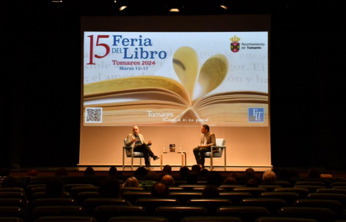 Una enorme satisfacción que los autores locales compartan con nosotros sus éxitos. 📚

Manuel Espiñeira ha presentado esta tarde en nuestra <a href="/FLTomares/">Feria del Libro de Tomares</a> su primera obra literaria, “Barrio. El fin de los corrales de Triana” y, por supuesto, lo hemos acompañado.

¡Enhorabuena! 👏