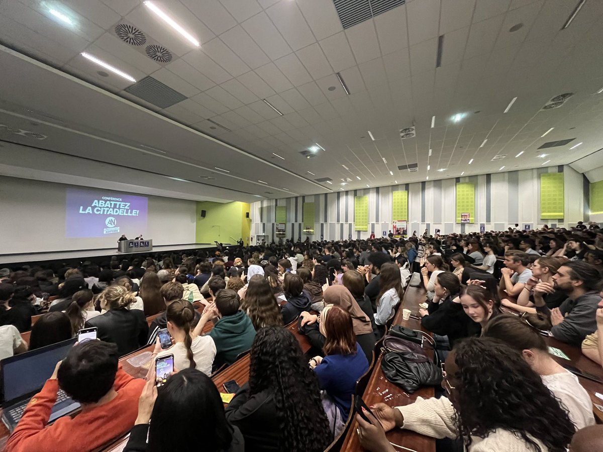 « Le capitalisme se nourrit des désastres qu’il produit, voilà pourquoi ce système est mortel ! »
<a href="/LouisBoyard/">Louis Boyard</a> et <a href="/JLMelenchon/">Jean-Luc Mélenchon</a> à <a href="/UParisNanterre/">Université Paris Nanterre</a>