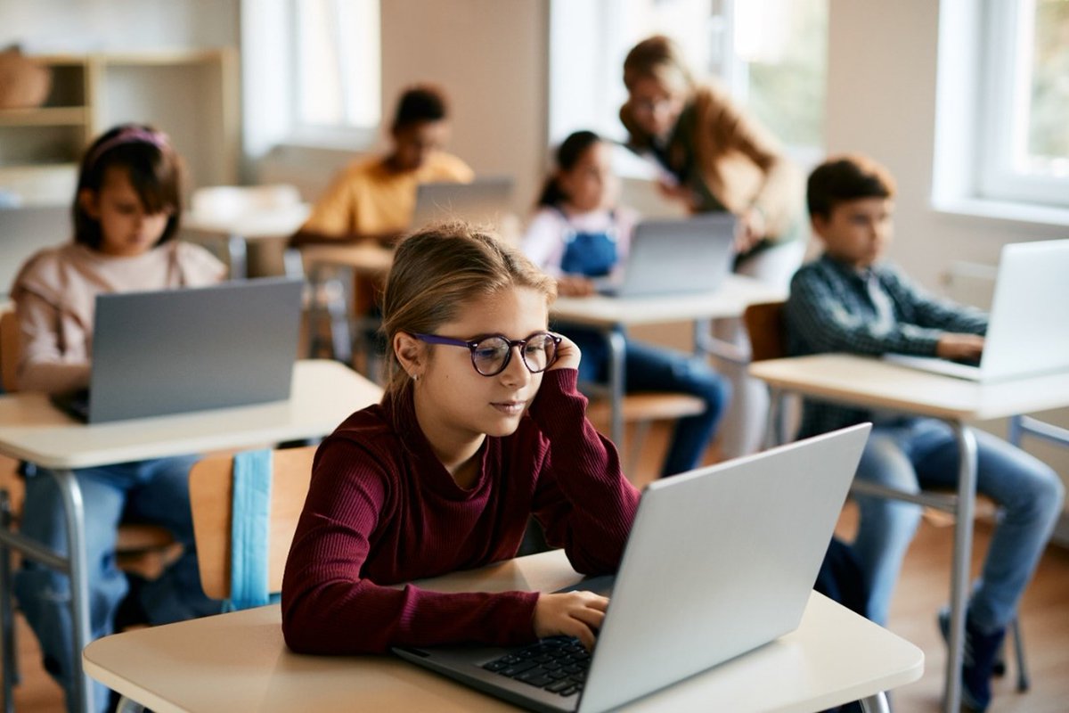 relnw's tweet photo. Discover how #EdTech becomes a game-changer in fostering student agency and self-regulation. Our blog provides examples and evidence-backed strategies for educators to elevate their teaching approach in the digital era. #SelfRegulatedLearning #RELNW https://t.co/KS6dytb5ff https://t.co/8f59VLYl31