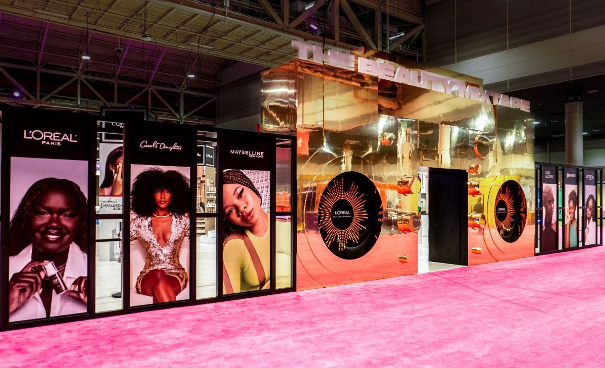 MarkStephenEA's tweet photo. From Render to Reality: Swipe to see how we turned a concept into the entrance highlight for L'Oréal's event. Our unique, towering boombox design not only set a new standard for brand presence but also cleverly doubled as a storage for products and stage assets. https://t.co/NA0gD5mxy3