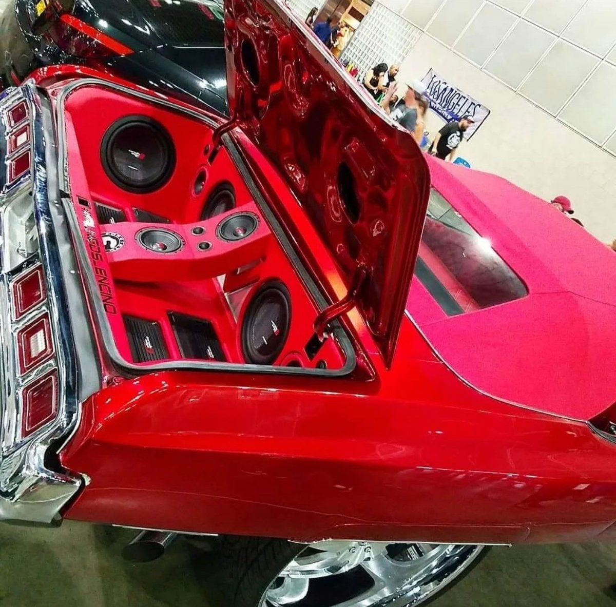 Throwing it back to the ultimate trunk vibes with a full lineup of Cerwin Vega subwoofers and speakers! 🎶🔊 Who needs a time machine when you've got this kind of audio power? #ThrowbackThursday #CerwinVega #CarAudio #TrunkGoals

Sick sick setup by @alneds_exclusive818