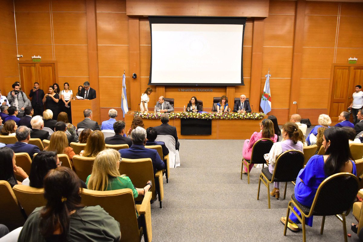 GabyAssisi's tweet photo. Hoy, durante la apertura del año judicial, presentamos el anuario de acciones 2023 y el plan de gestión 2024.
Tenemos la misión de transformar a la actual Función Judicial de nuestra provincia en un servicio real, cercano, accesible y eficiente.
#NuevaJusticia https://t.co/fNRVoCIcHo
