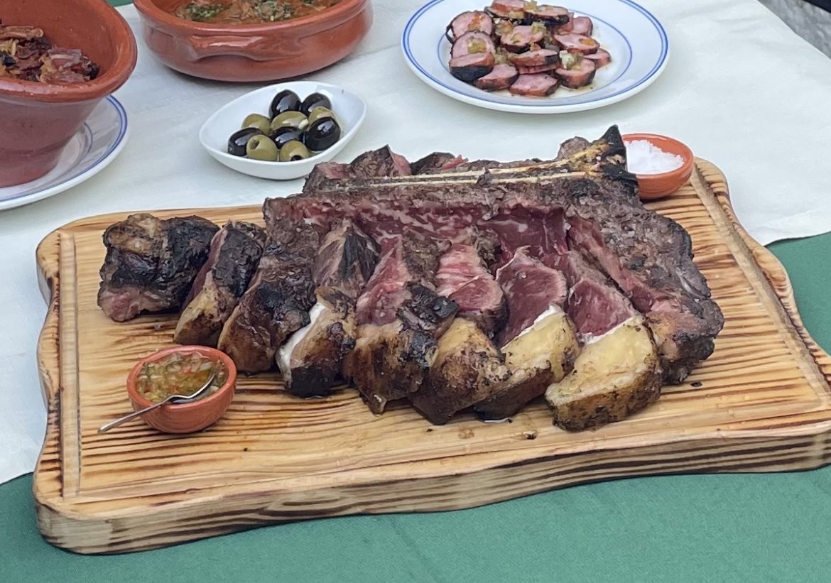 Empregado: “qual é ponto da carne?” 

Eu: “ainda a mugir”

Lá se foi o voto do PAN no Orçamento de Estado.