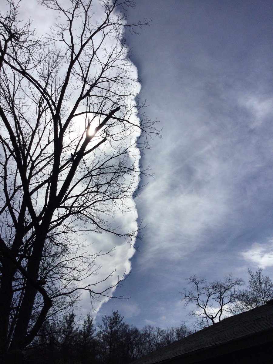 Gicki's tweet photo. @Cincywxman Steve, what kind of cloud formation over Miami Heights is this? https://t.co/mxPR4IKyf2