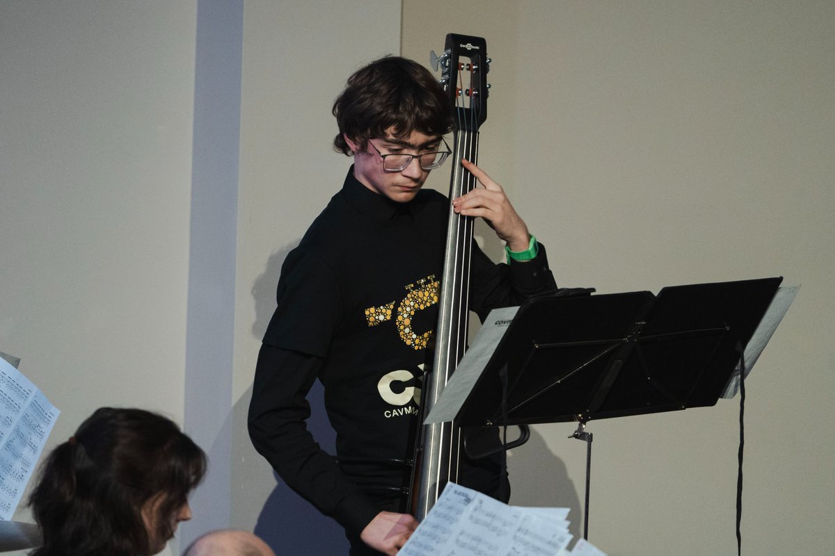 Perfformiad gwych gan Gerddorfa Jazz Ieuenctid <a href="/CAVMSNews/">CAVMS</a> . Mae'r band hwn yn grŵp partneriaeth sy'n cael ei redeg rhwng y ddau wasanaeth ac mae'n mynd o nerth i nerth diolch i waith caled yr holl diwtoriaid - Dave, Gareth, a Joe.

@GwasCerddCymru