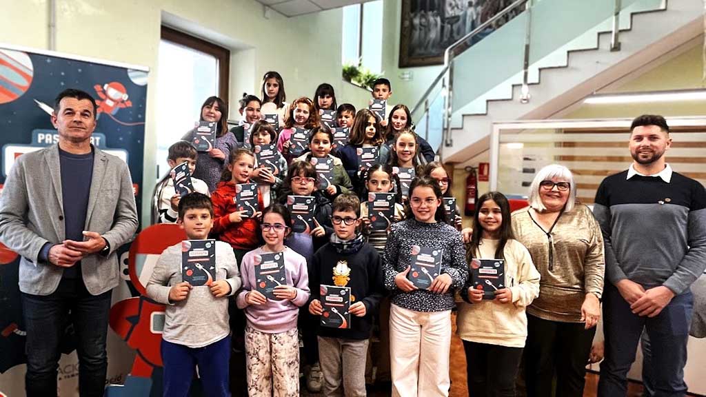 SetmanariEbre's tweet photo. 👧👦 400 alumnes del Baix Ebre reben el passaport Edunauta per a l’aprenentatge fora-escola

📷 LA NOTÍCIA: https://t.co/3hRIDLxbJe

@educaciocat @govern @montseperello @ToniGilabert1 @CCBaixEbre @EladiGalbe @IMaigi @asalvadof #BaixEbre #TerresdelEbre https://t.co/2uYuNWL0UE