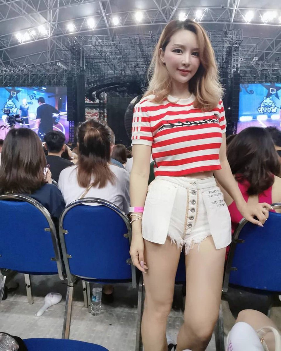 The sky, will embrace everyone who looks up, life, will treat everyone who is serious.