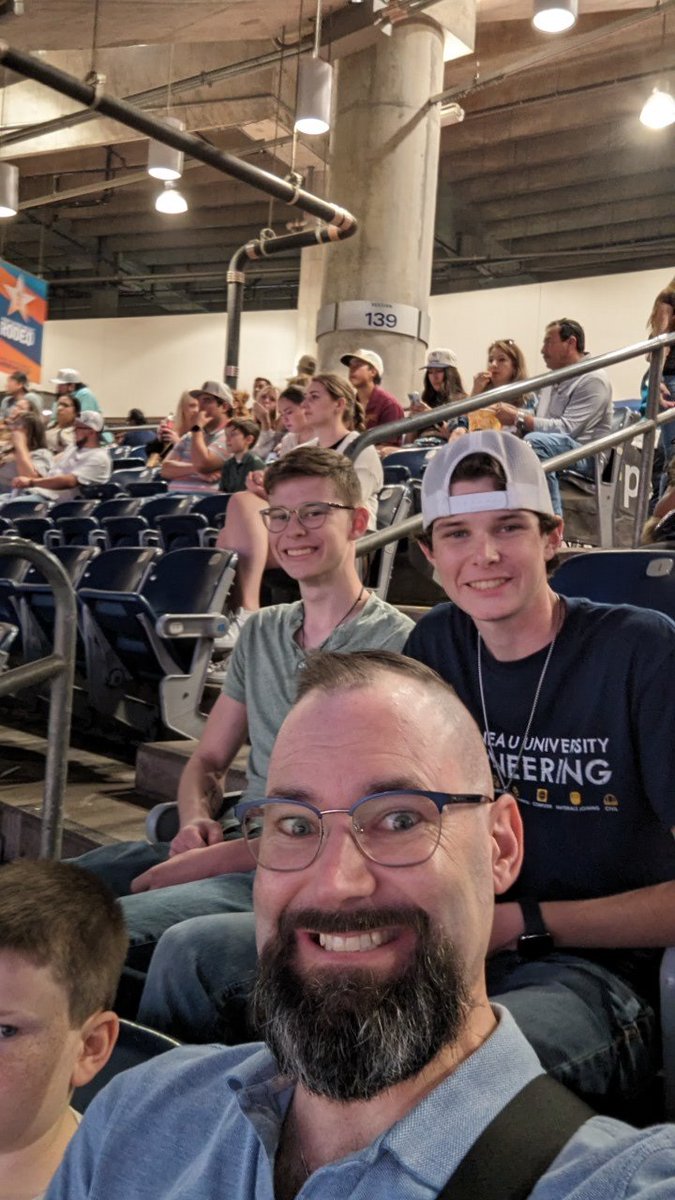F3WetWipes's tweet photo. #RODEOHOUSTON https://t.co/7TQhEXQDyW